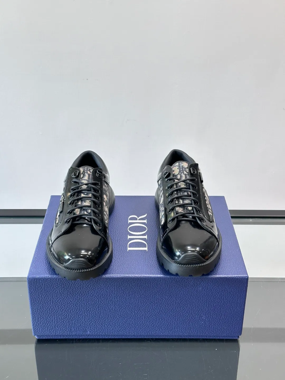 Men's shoes 💰p560 "Dio＊" Combat Derby Shoes Dior Combat Derby Shoes, black calfskin + Dior Oblique embroidery, highly recognizable. Shoelaces + technical zippers make it easy to put on and take off. The EVA hybrid soles are light and comfortable, with a sense of sportiness and fashion. They are great for daily wear or sports. They are the perfect combination of high fashion and functionality. size: 39-44 (38.45 customized)